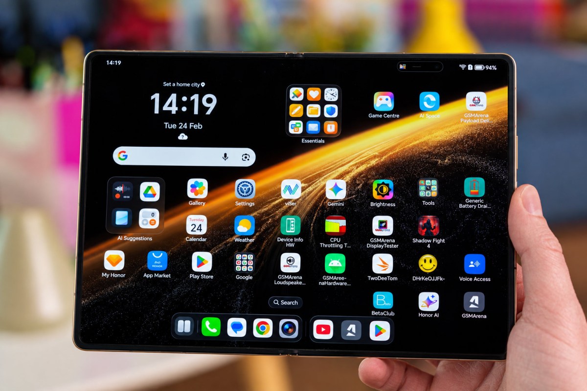 Honor Magic V6 mở màn hình gập lớn