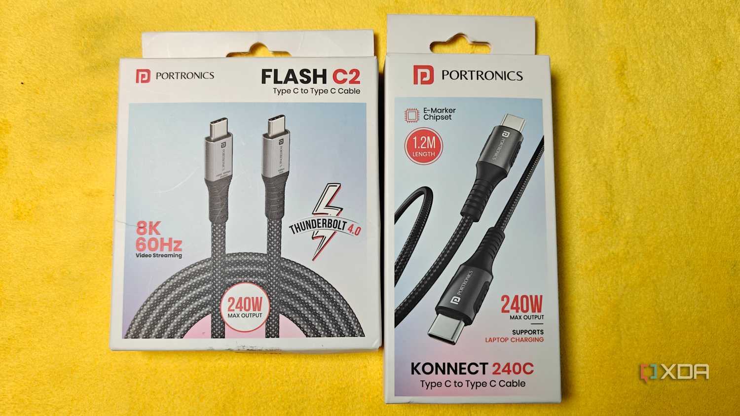 Hộp cáp Portronics Flash C2 ghi Thunderbolt 4.0 đặt cạnh hộp cáp Konnect 240C