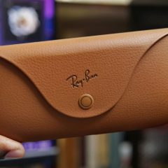 Hộp kính thông minh Ray-Ban Meta màu nâu