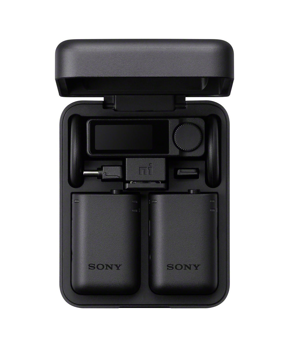 Hộp sạc mở với hai bộ phát và một bộ thu Sony ECM-W5