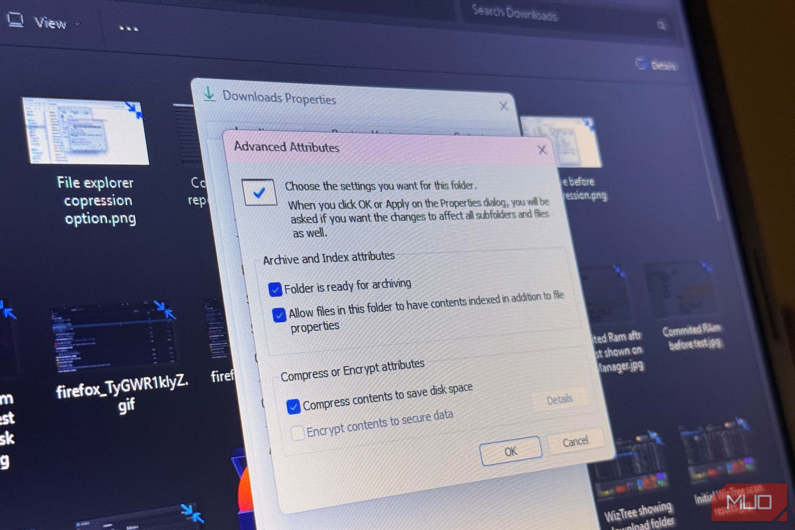 Hộp thoại thuộc tính nâng cao trên Windows với tuỳ chọn nén nội dung để tiết kiệm dung lượng đĩa.