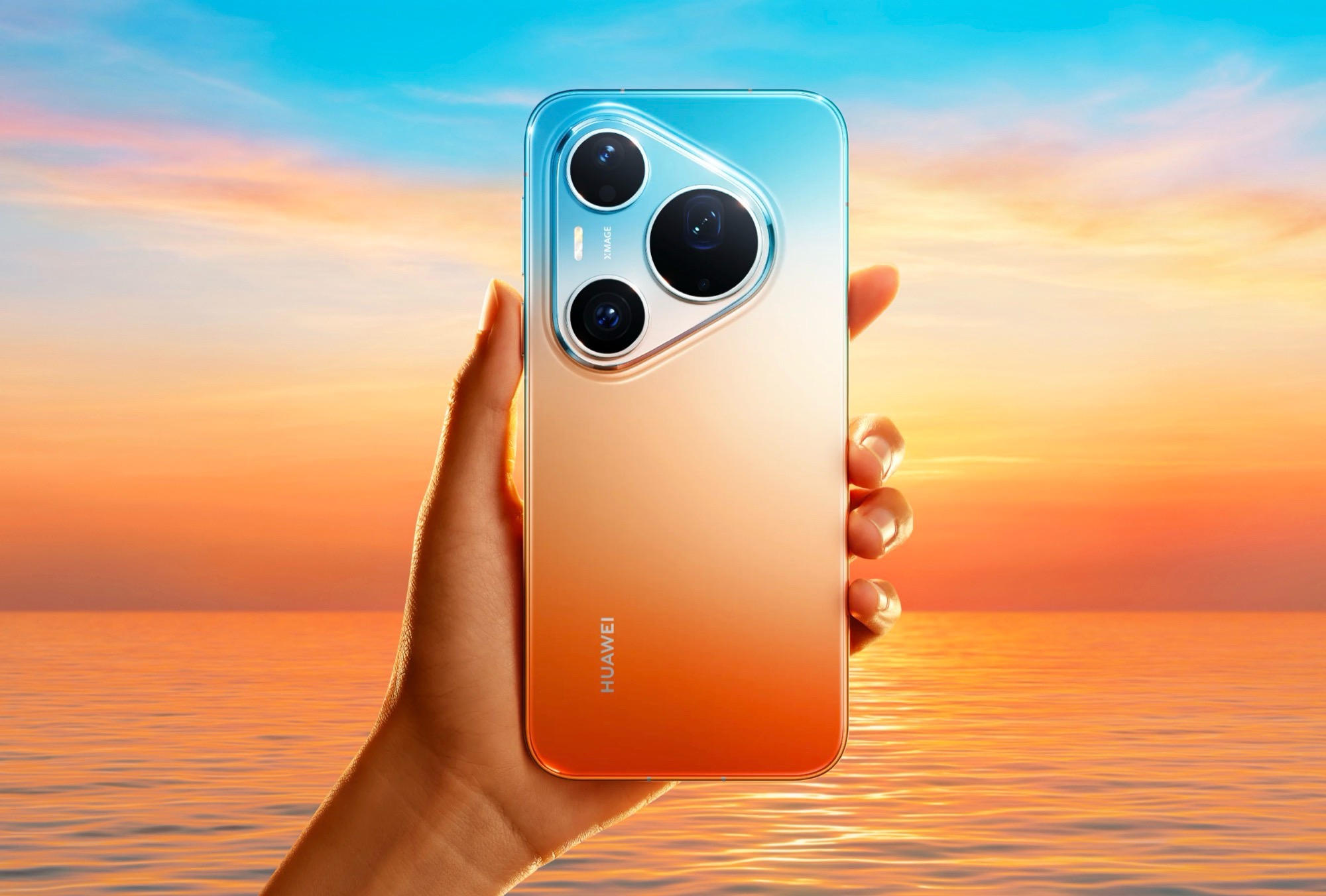 Huawei Pura 90 Pro Max được cầm trên tay, nhìn từ mặt lưng