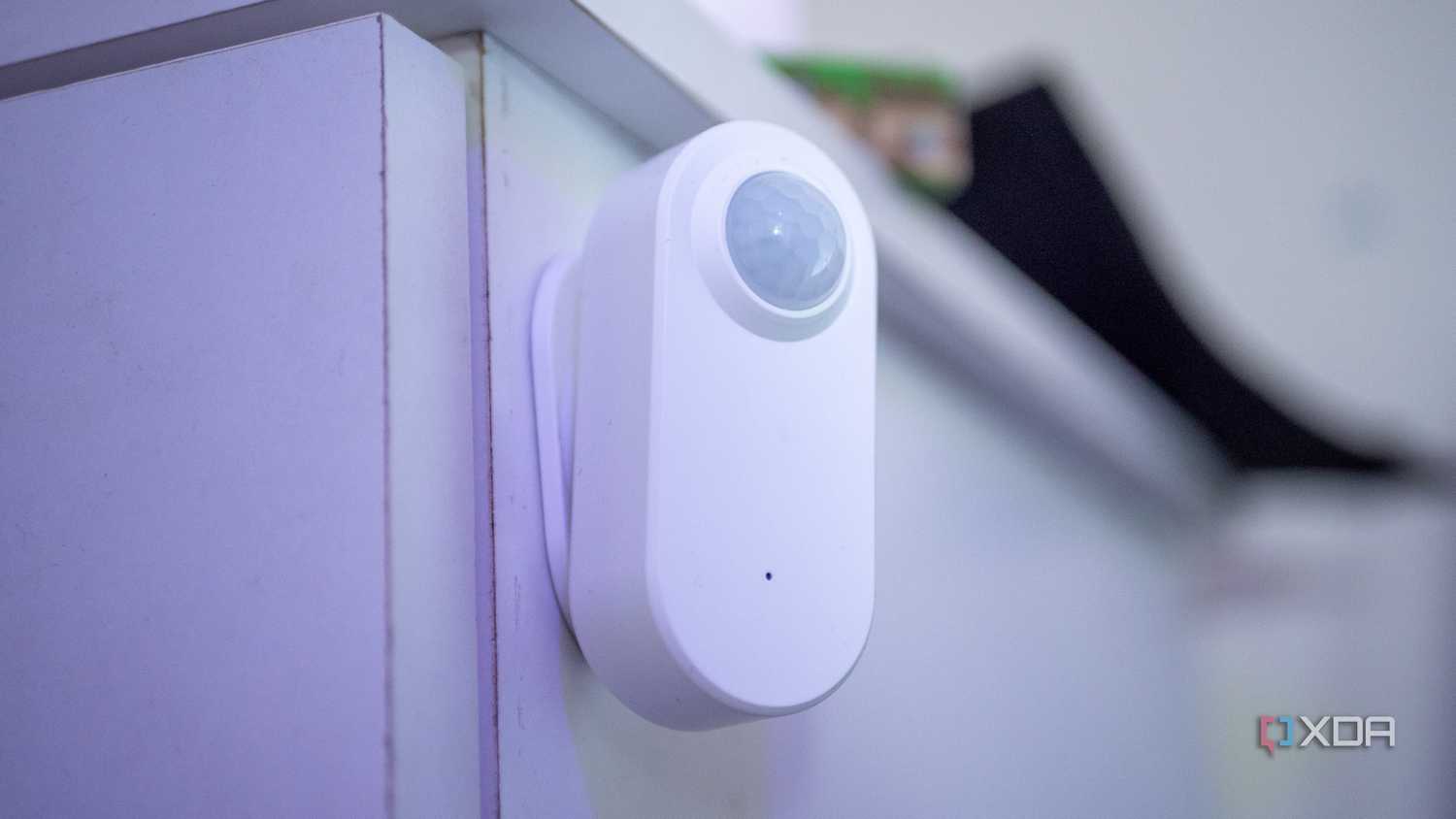 Human presence detector that uses Zigbee, attached to a chest of drawers