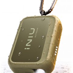 INIU Outdoor Rugged 20000 với móc carabiner và đèn LED phía dưới