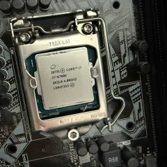 Intel Core i7-6700K trên bo mạch chủ
