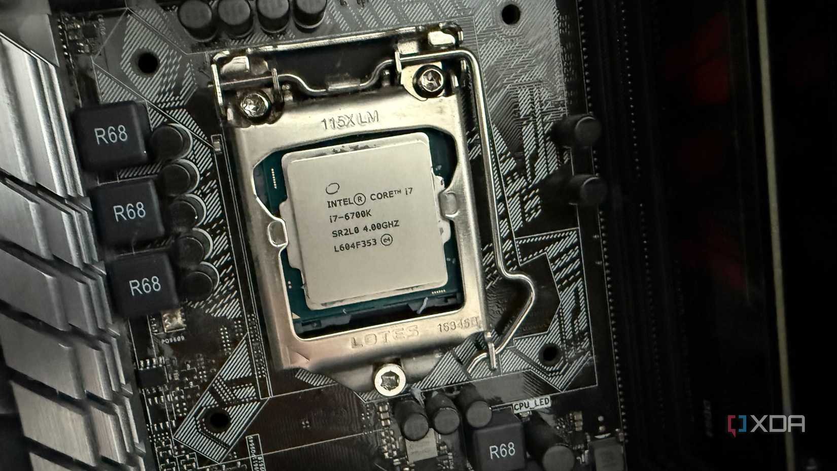 Intel Core i7-6700K trên bo mạch chủ