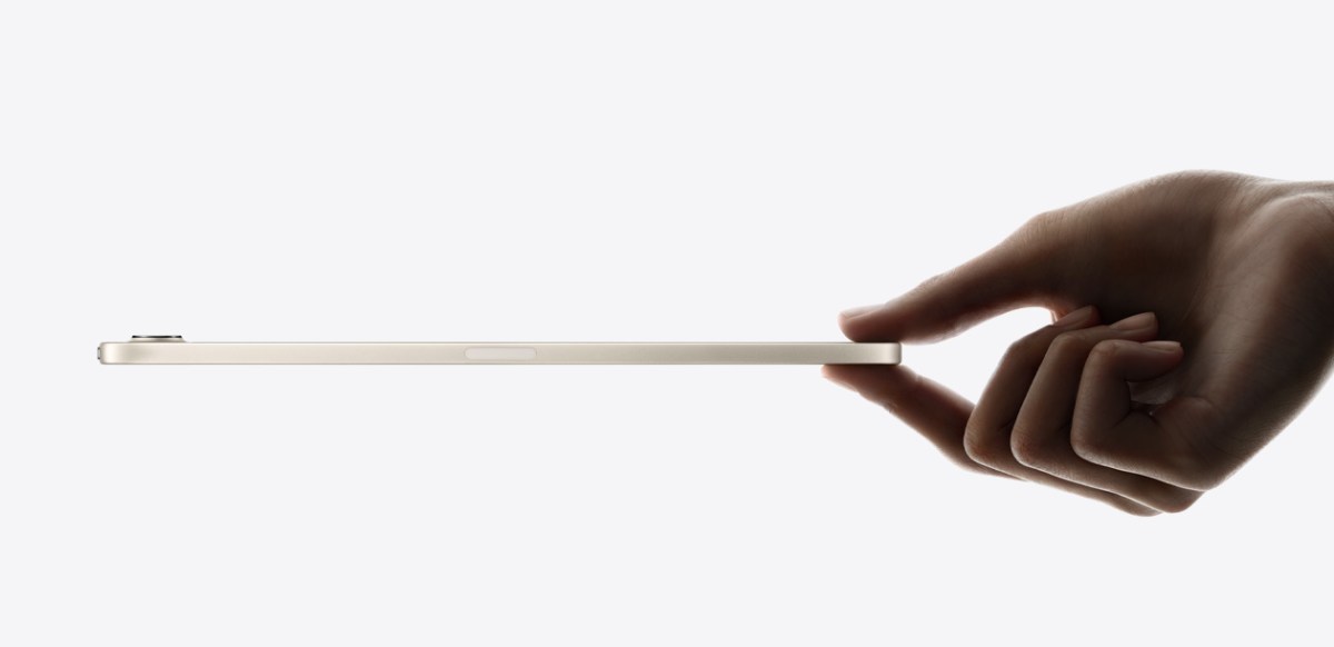 iPad mini A20 Pro trong tư thế sử dụng