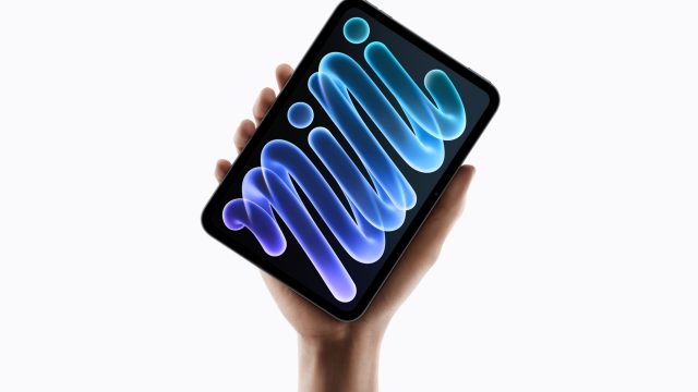 iPad mini mới trên bàn tay