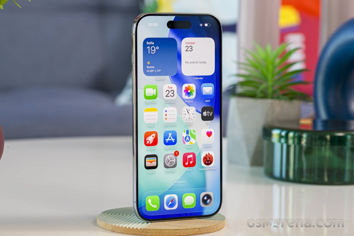 iPhone Air đời đầu trong ảnh minh họa bài viết về tin đồn iPhone Air 2