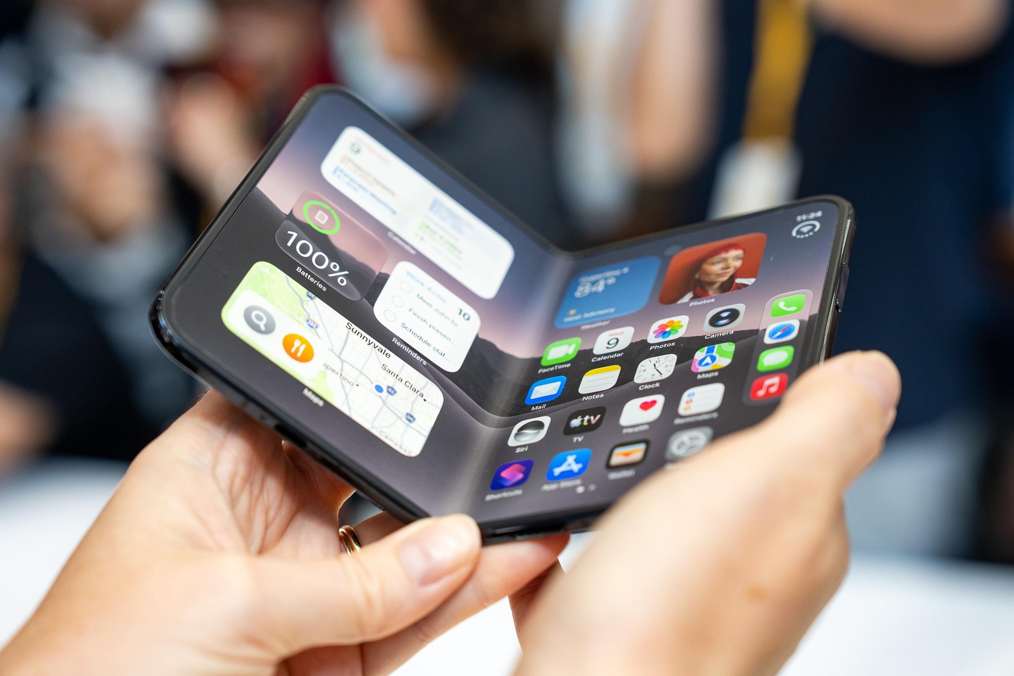 iPhone Duo trong ảnh chụp trên tay