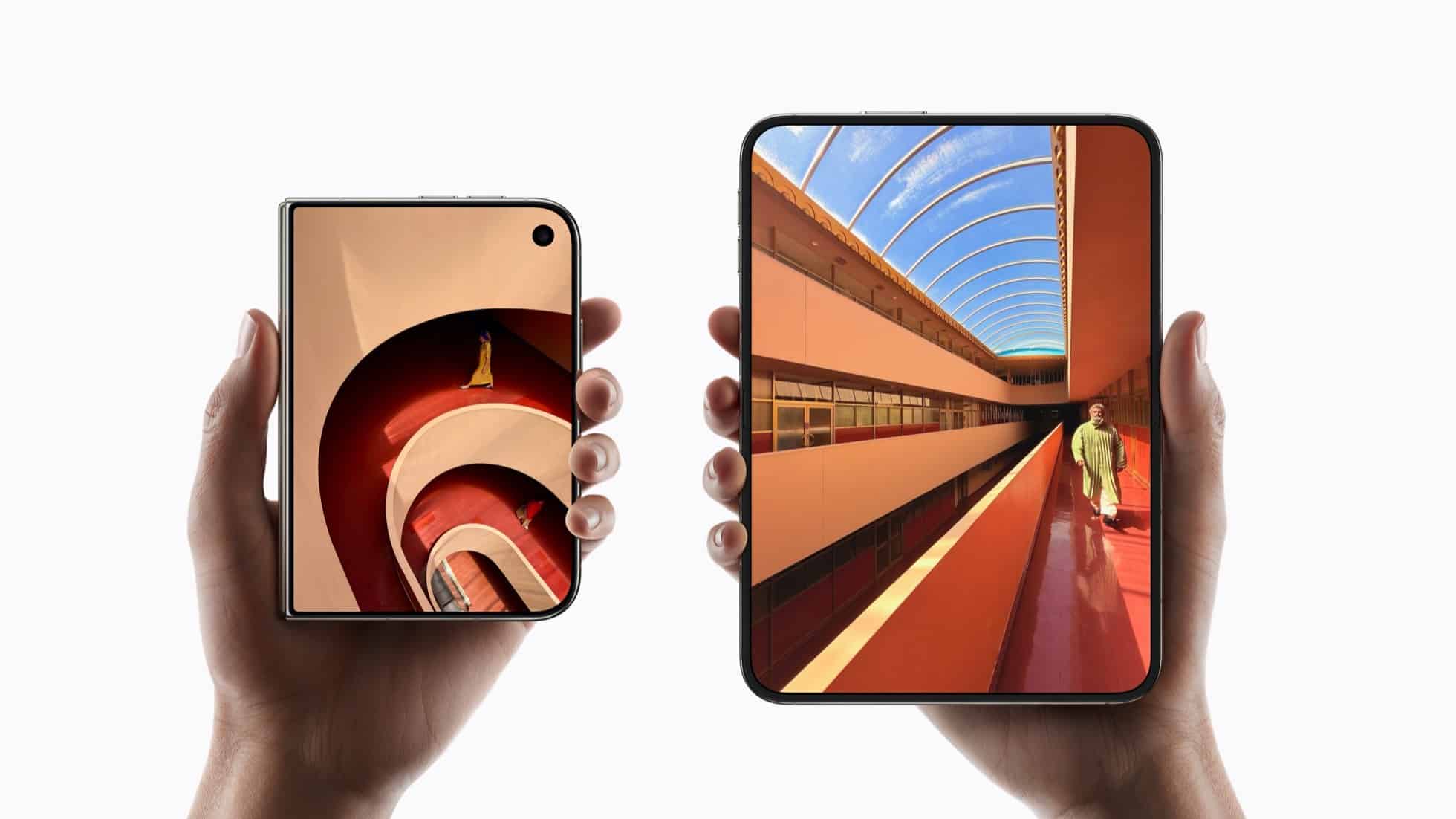 iPhone Duo gập và mở trên hai bàn tay