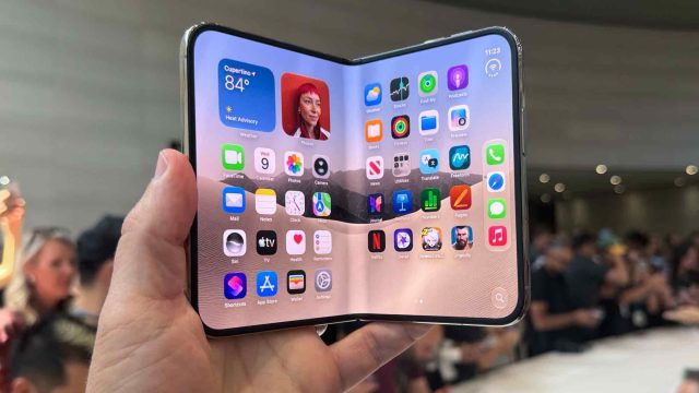 iPhone Duo — Giao diện chuyển theo góc mở giúp màn hình gập phục vụ thao tác, thay vì chỉ tăng diện tích.