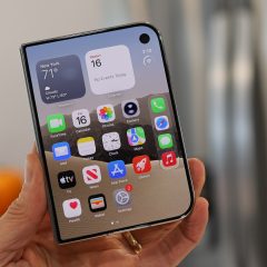 iPhone Duo hiển thị màn hình chính