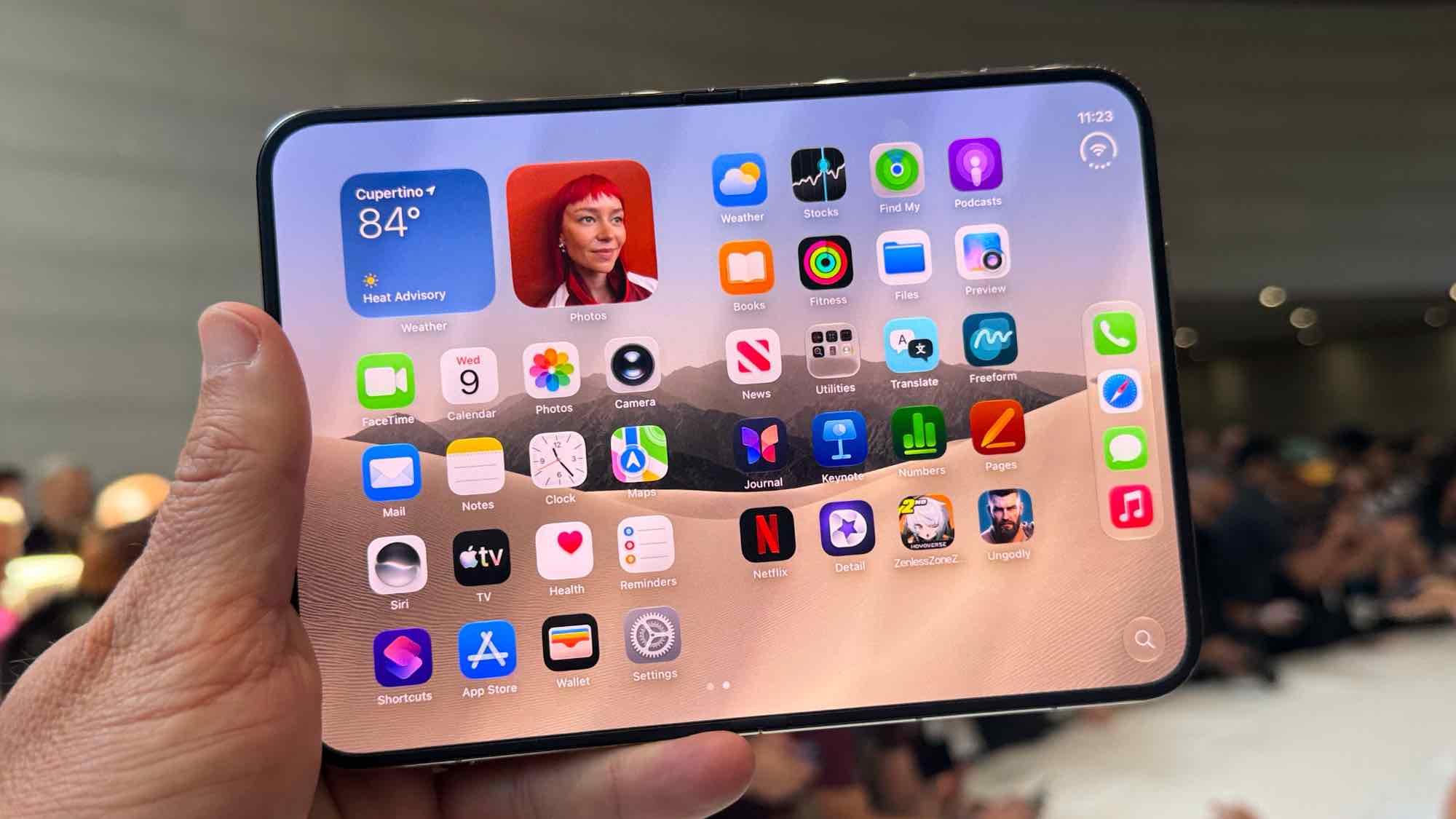iPhone Duo — Màn hình mở rộng hữu ích hơn khi bố cục ứng dụng tận dụng được cả hai nửa.