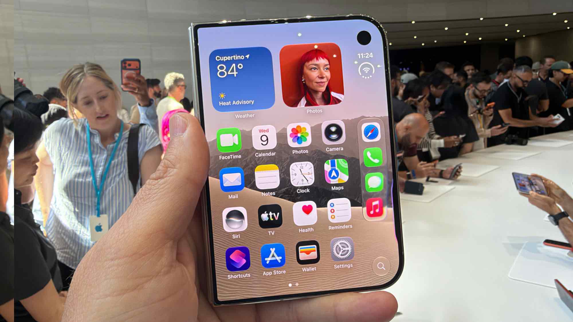 iPhone Duo — Dùng màn hình ngoài vẫn là lựa chọn quen thuộc khi chưa cần hai ứng dụng cạnh nhau.