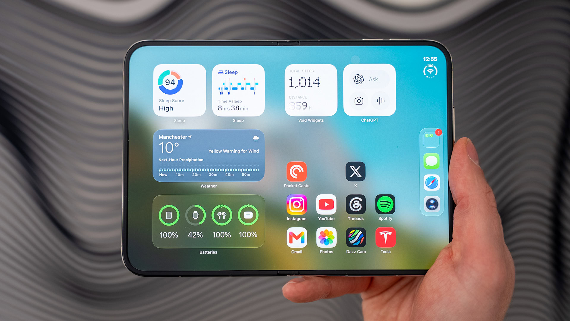 iPhone Duo mở màn hình bên trong