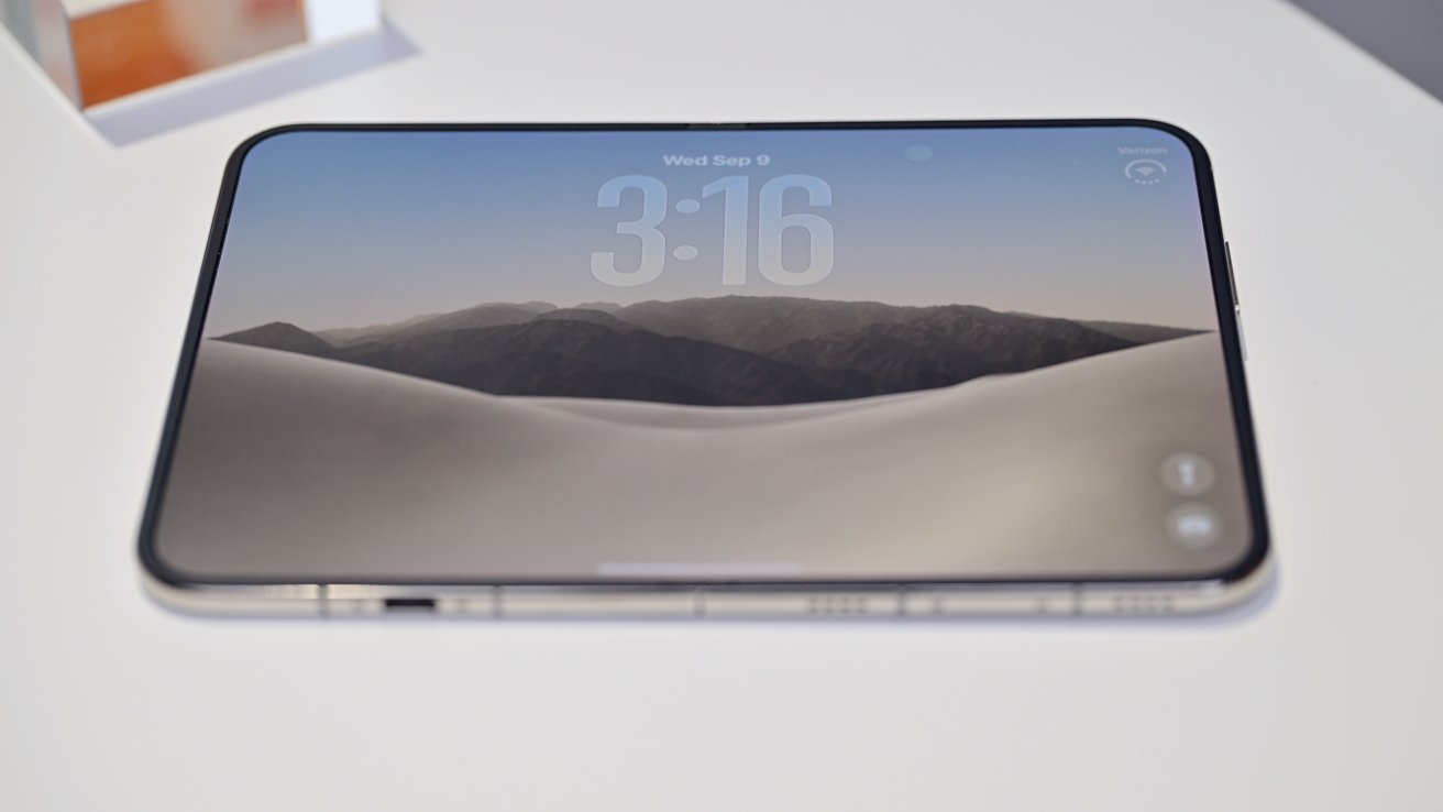iPhone Duo mở rộng 7.6 inch