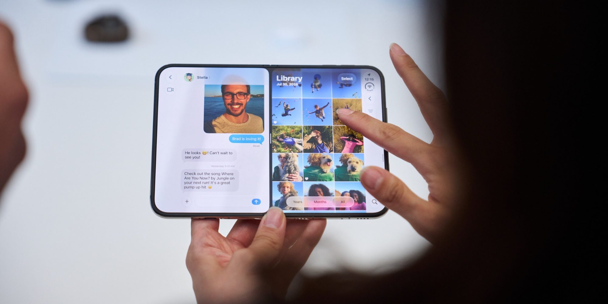 iPhone Duo mở tại sự kiện ra mắt của Apple