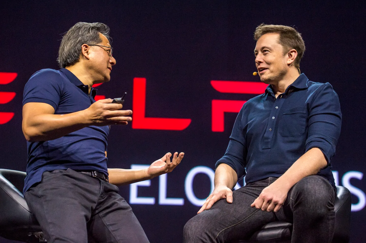 Jensen Huang và Elon Musk ngồi trao đổi trên sân khấu