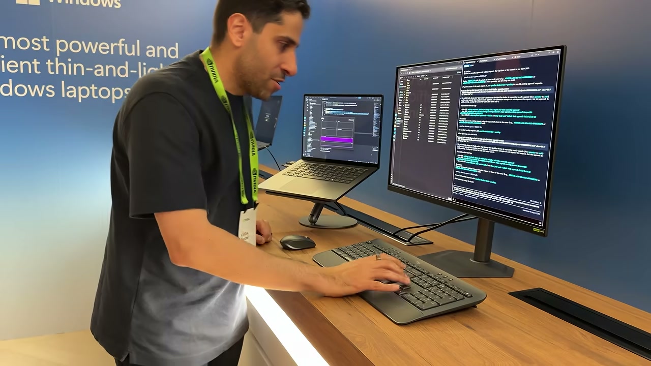 Khu demo lập trình trên laptop Surface Laptop Ultra