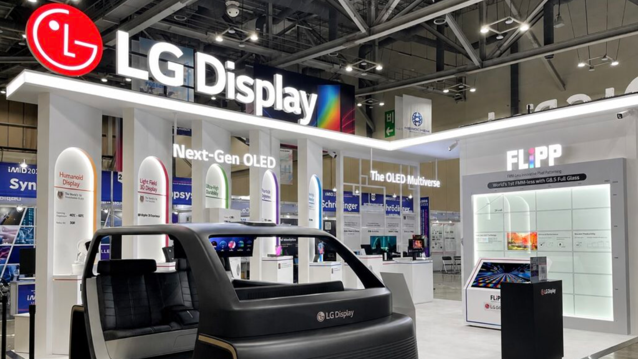 Khu trưng bày công nghệ OLED FLiPP của LG Display tại IMID 2026