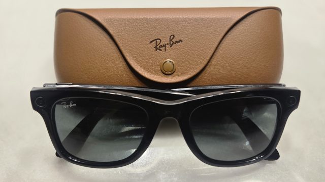 Kính thông minh Ray-Ban Meta và hộp sạc