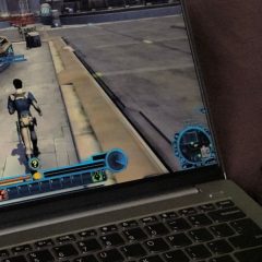 Laptop đang chạy một trò chơi trên Windows