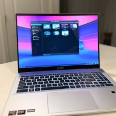 Laptop hiển thị System Settings của KDE Plasma