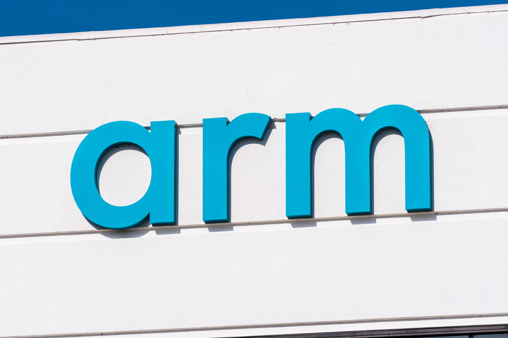 Logo Arm trên mặt tiền tòa nhà.