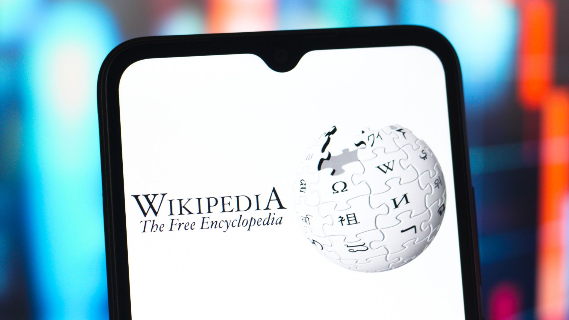 Logo Wikipedia hiển thị trên màn hình điện thoại