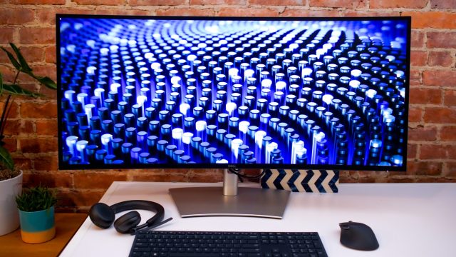 Màn hình Dell UltraSharp U4025QW trong không gian làm việc