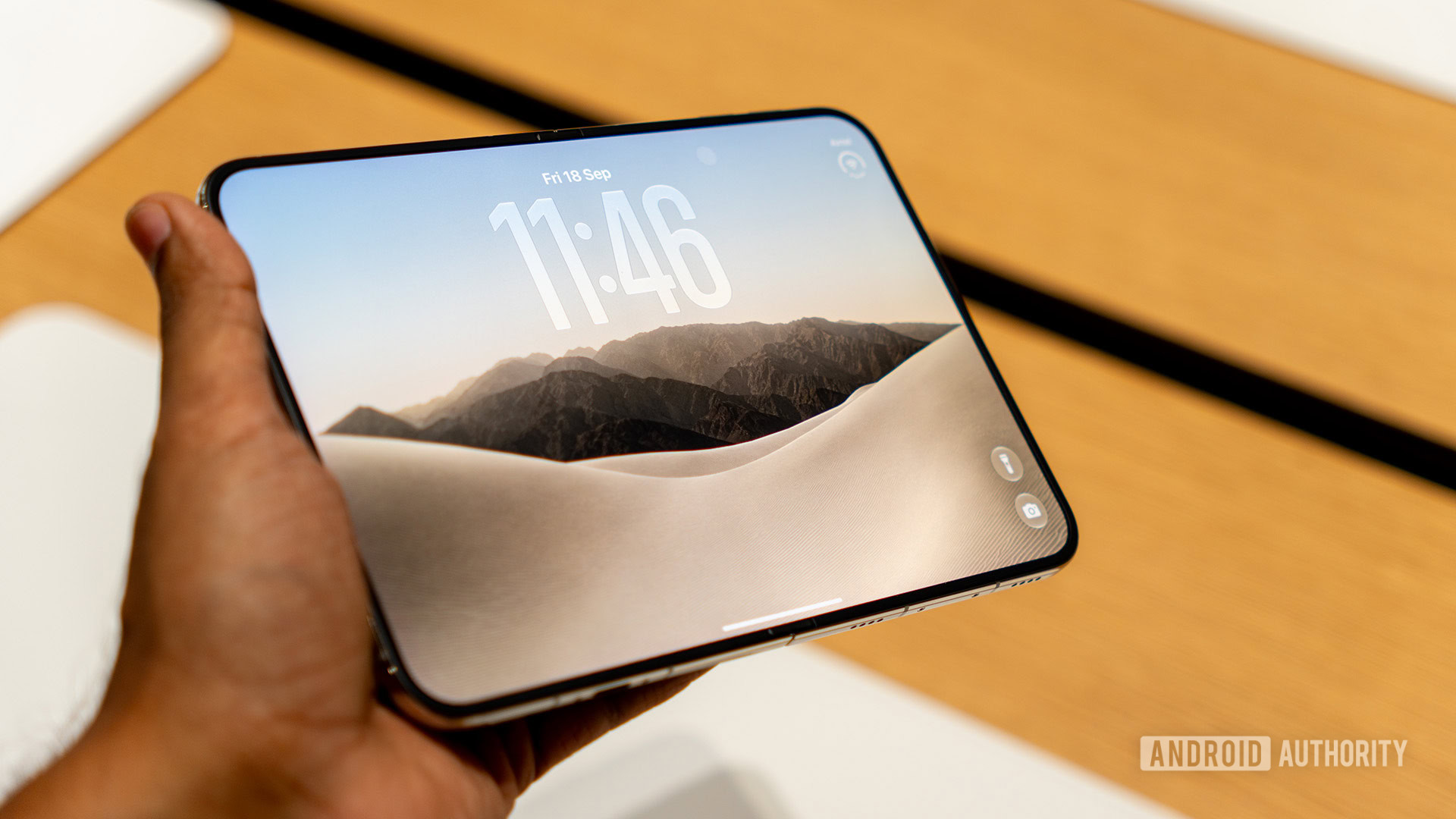 Màn hình trong iPhone Duo khi mới ra mắt