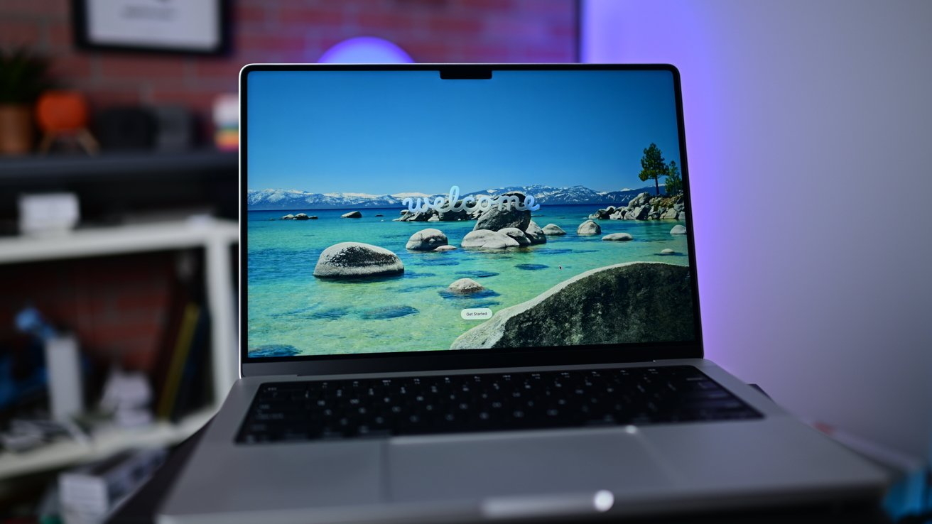 Màn hình Liquid Retina XDR với cụm tai thỏ trên MacBook Pro