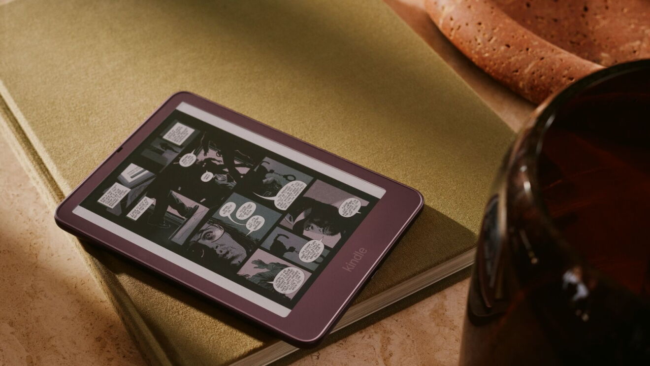 Màn hình màu trên Kindle Colorsoft hiển thị truyện tranh