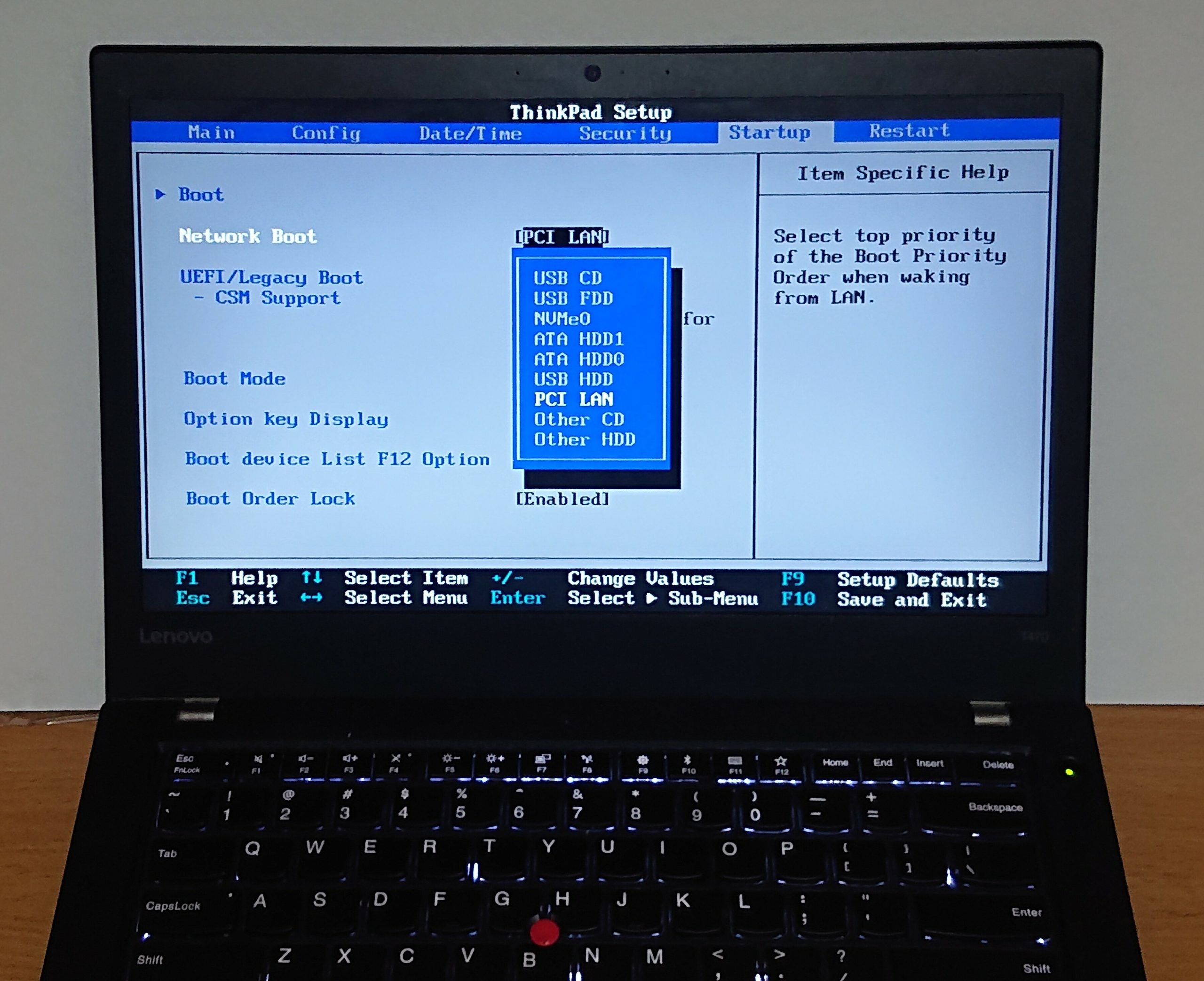 Màn hình thiết lập UEFI BIOS với lựa chọn khởi động từ mạng PXE