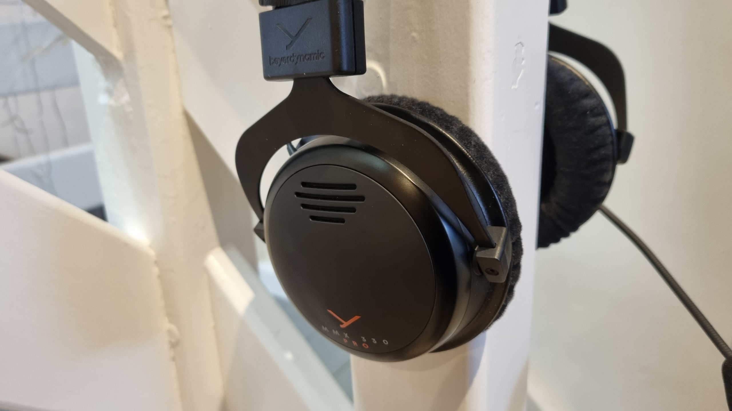 Mặt bên MMX 330 Pro