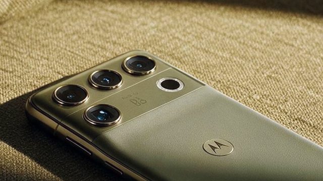 Mặt lưng và cụm camera Motorola Signature 27 màu xanh