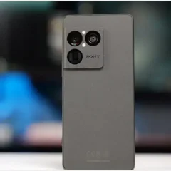 Mặt lưng và cụm camera của Sony Xperia 1 VIII