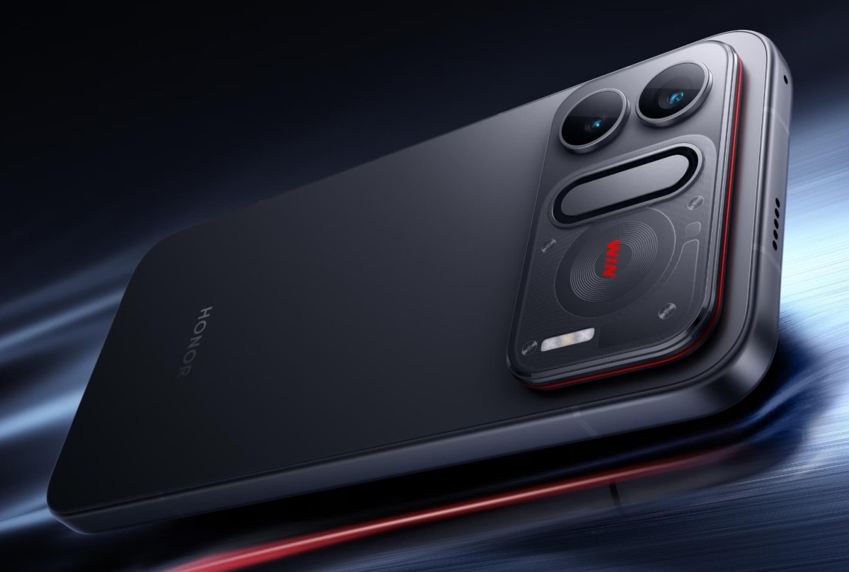 Mặt lưng Honor Win RT2 với cụm camera và quạt tản nhiệt