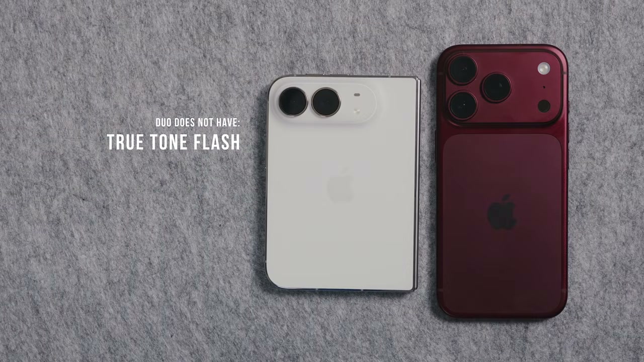 Mặt lưng iPhone Duo và iPhone 18 Pro cạnh nhau