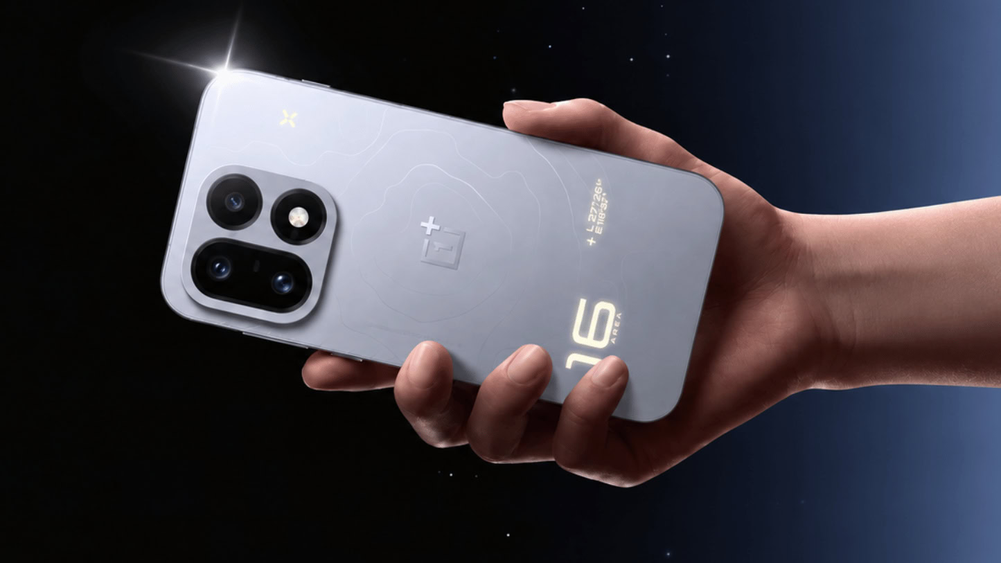 Mặt lưng OnePlus 16 trên tay