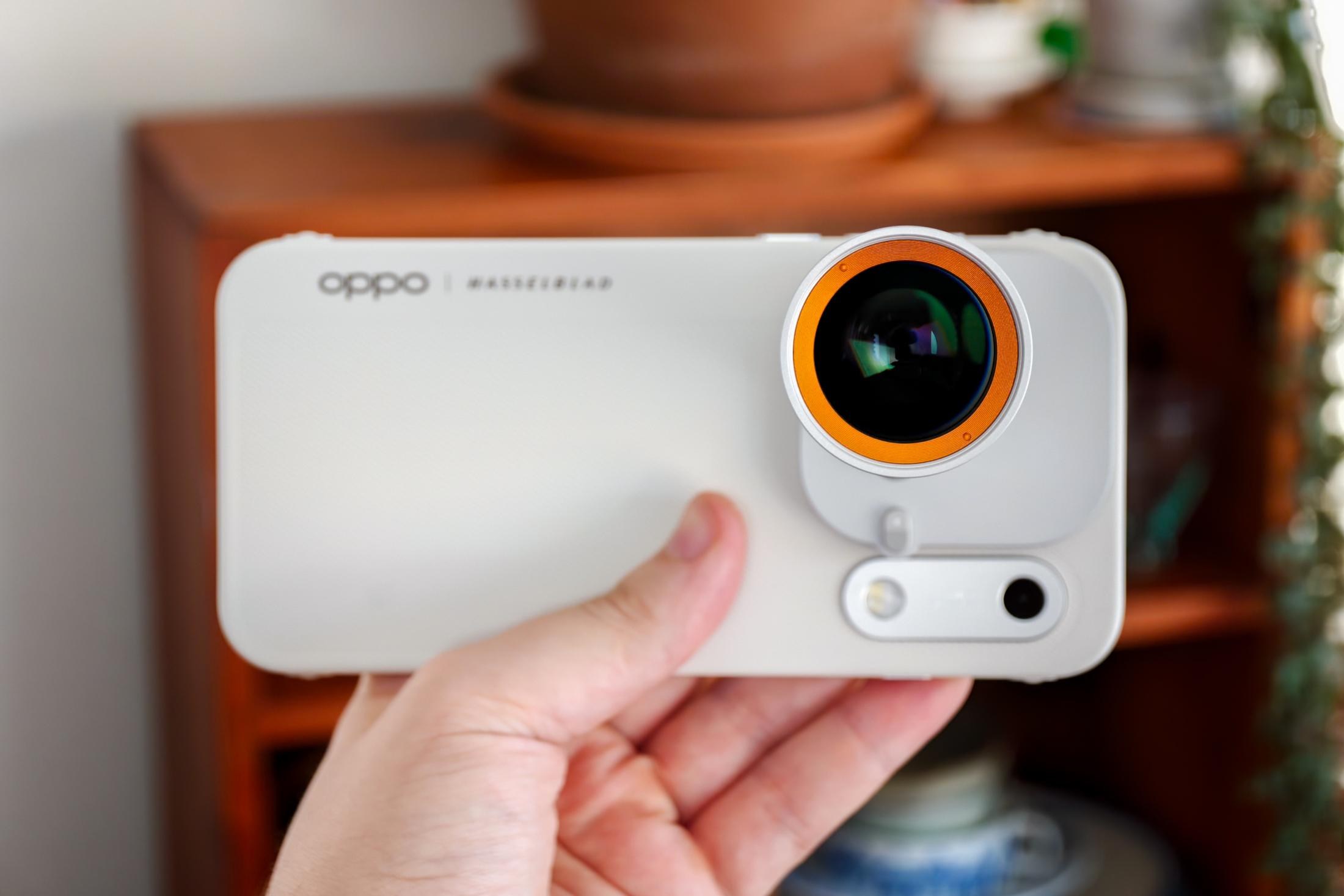 Mặt lưng OPPO Find X10 Pro Max với vòng cam quanh ống kính