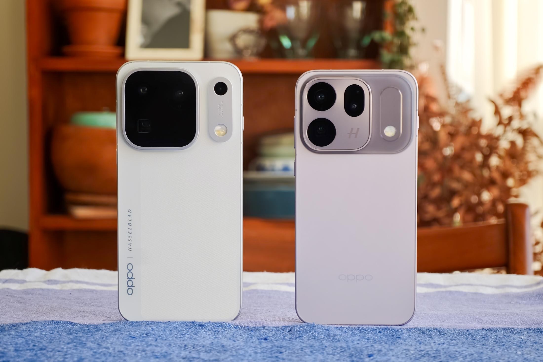 Hai mẫu OPPO Find X10 và Find X10 Pro Max nhìn từ mặt lưng