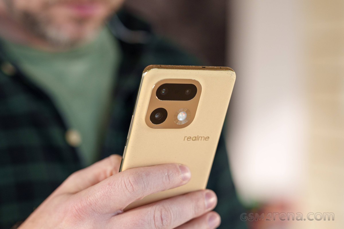 Mặt lưng Realme 16 Pro+ với cụm camera sau