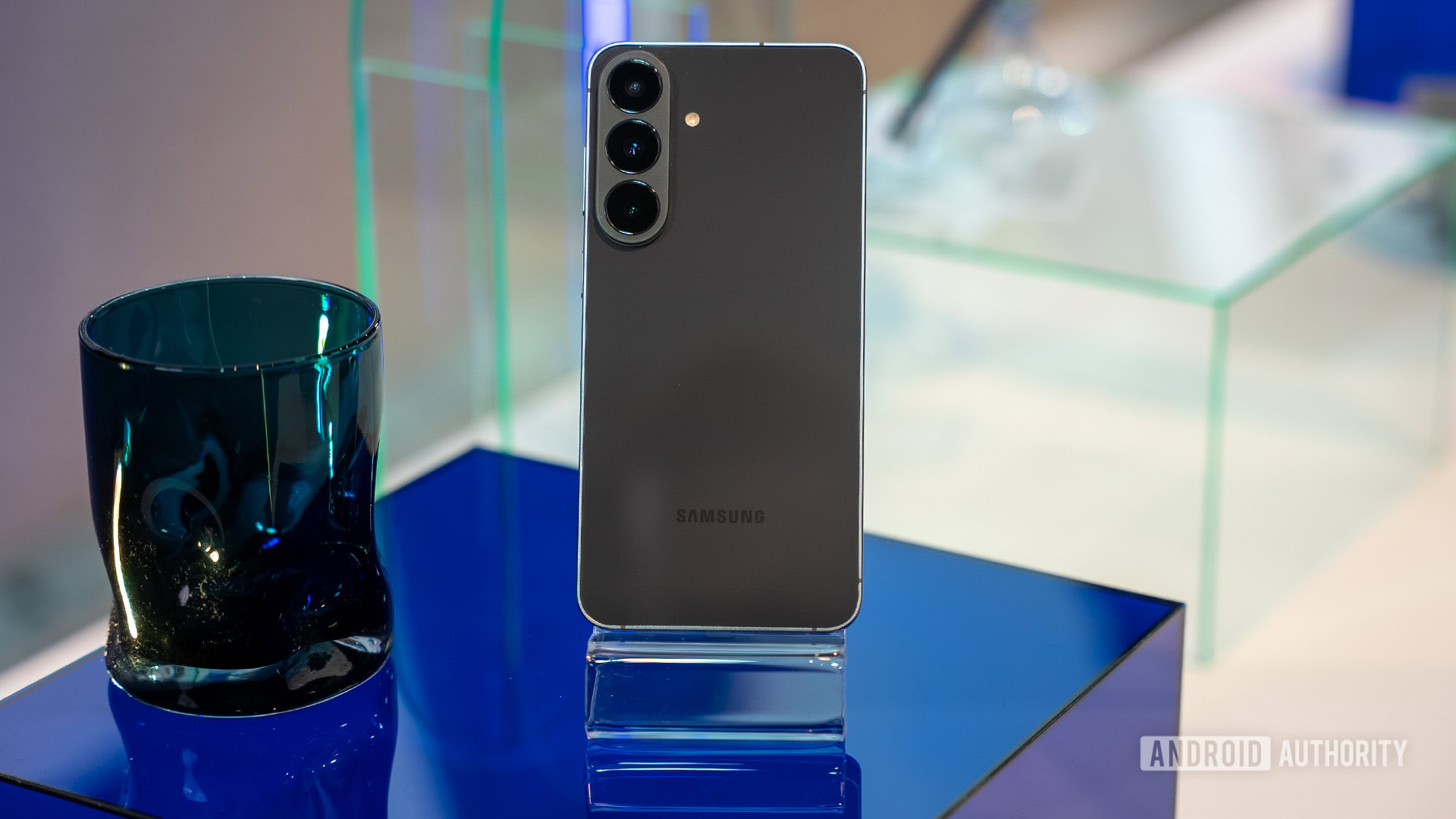 Mặt lưng Samsung Galaxy S26 FE màu xám than