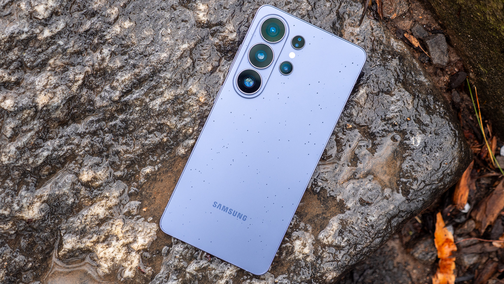 Mặt lưng Samsung Galaxy S26 Ultra màu xanh