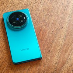 Mặt lưng Vivo X Fold 6 và cụm camera ZEISS tròn