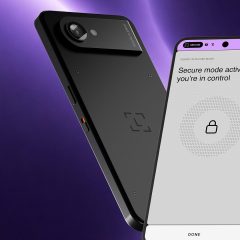 Mặt trước và mặt sau của ví phần cứng Ledger Atom