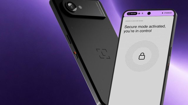 Mặt trước và mặt sau của ví phần cứng Ledger Atom
