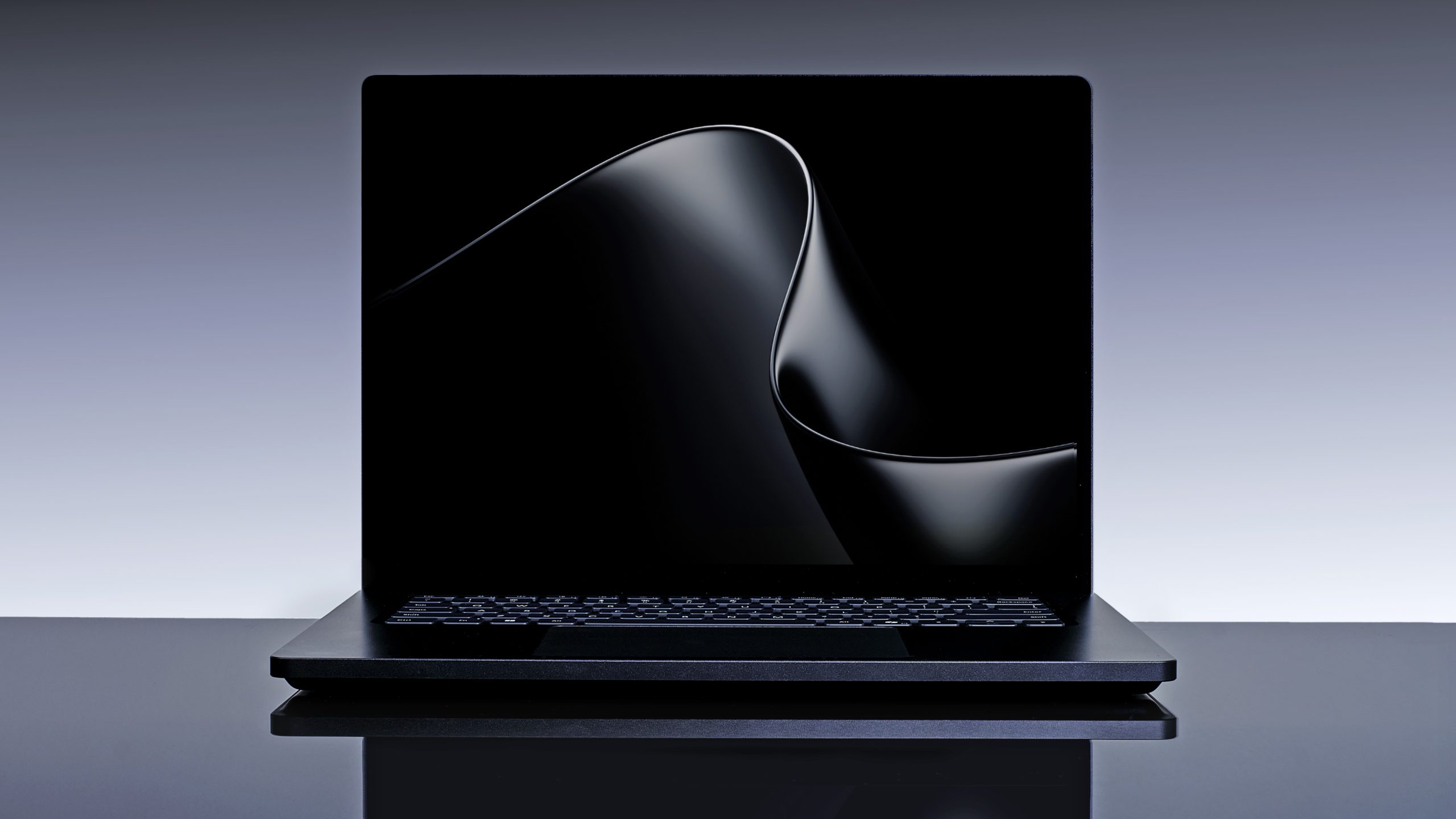 Mặt trước Surface Laptop Ultra với màn hình 15 inch và bàn rê haptic